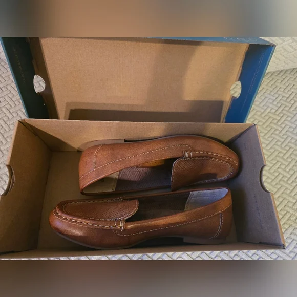 NEW b.o.c. Women's Brown Loafers Size 6 - Picture 4 of 11